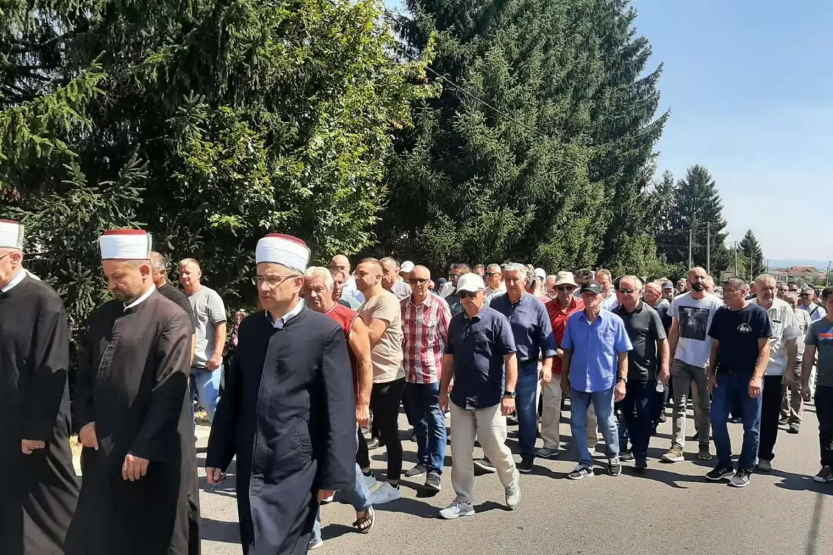 Sanski Most DŽENAZA UBIJENOM DIREKTORU Nijaz Halilović