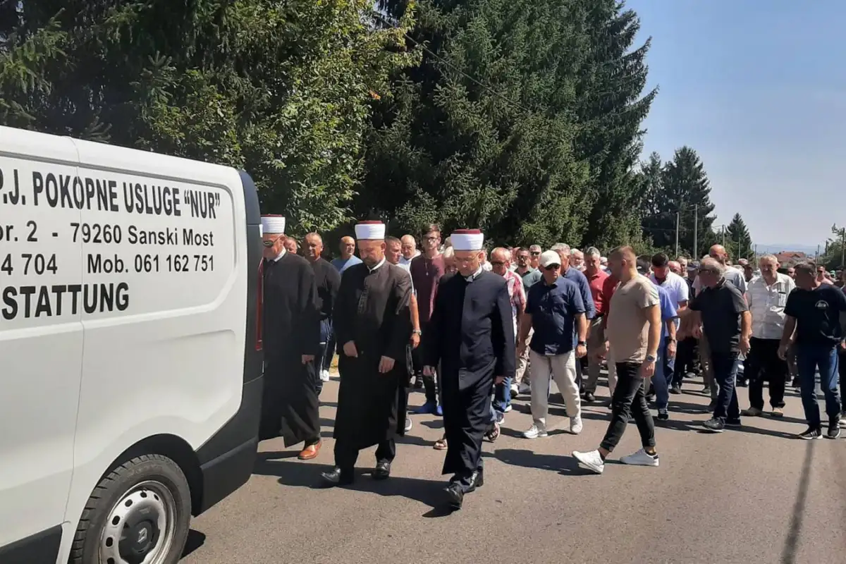 Sanski Most DŽENAZA UBIJENOM DIREKTORU Nijaz Halilović