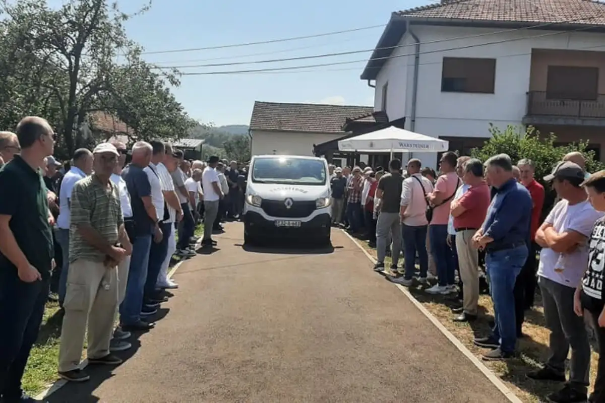 Sanski Most DŽENAZA UBIJENOM DIREKTORU Nijaz Halilović