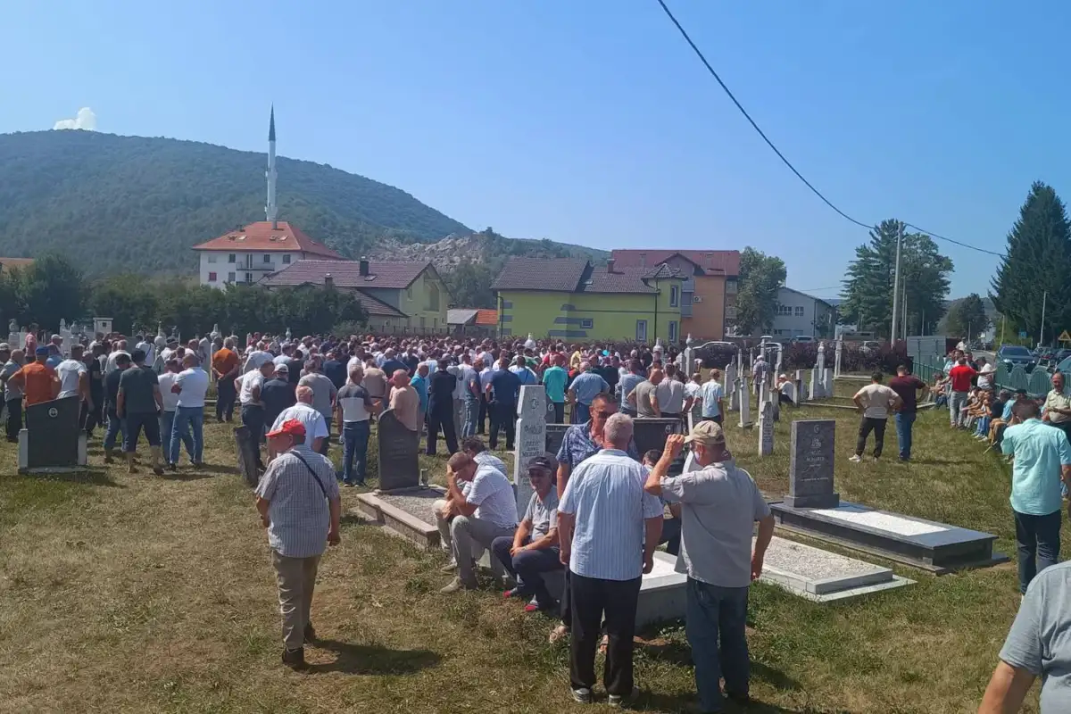 Sanski Most DŽENAZA UBIJENOM DIREKTORU Nijaz Halilović