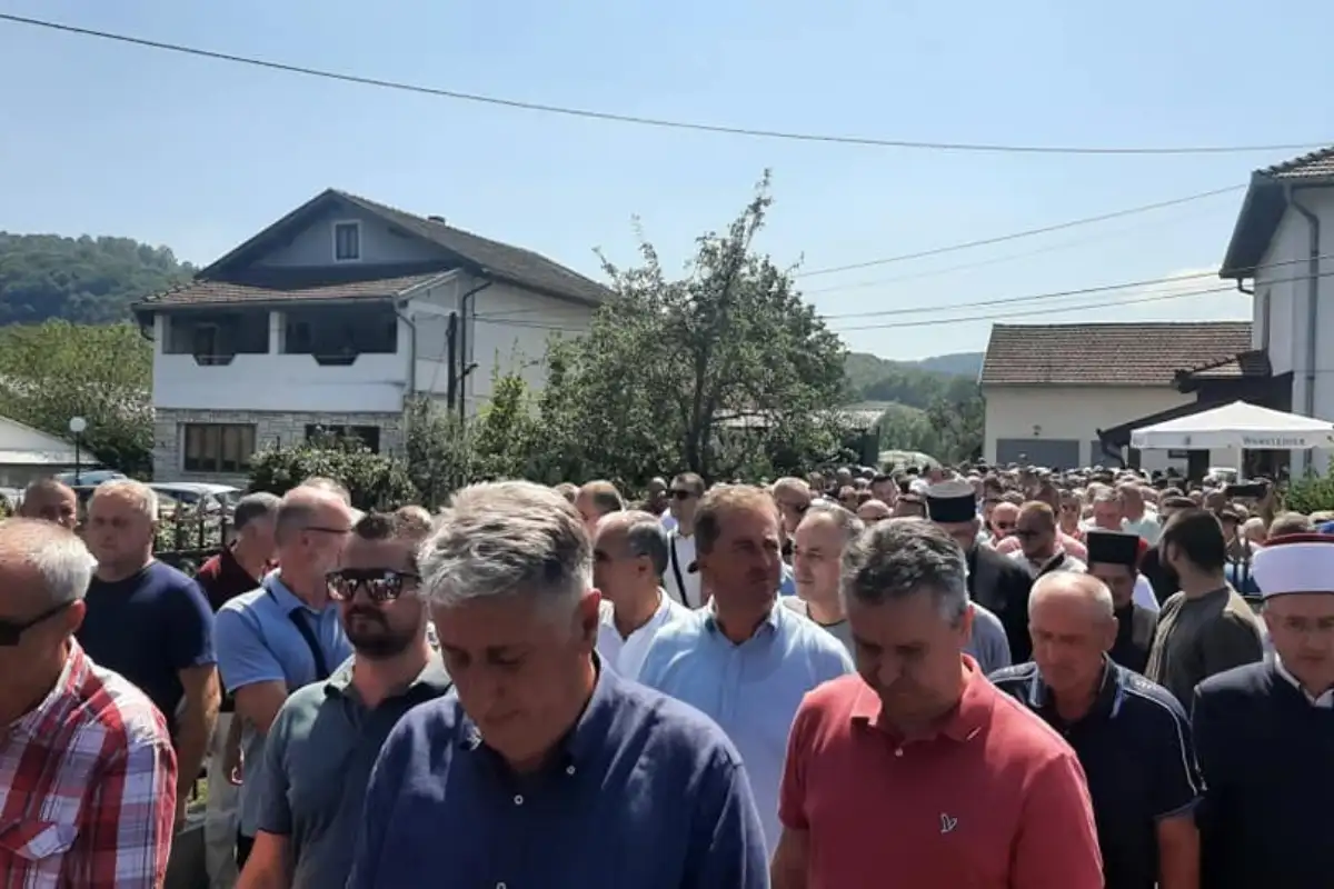 Sanski Most DŽENAZA UBIJENOM DIREKTORU Nijaz Halilović