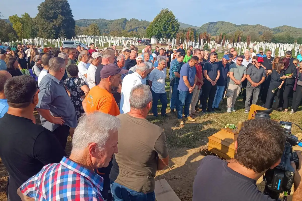 IMG a43304ce53f8157ab084d7051218e656 V