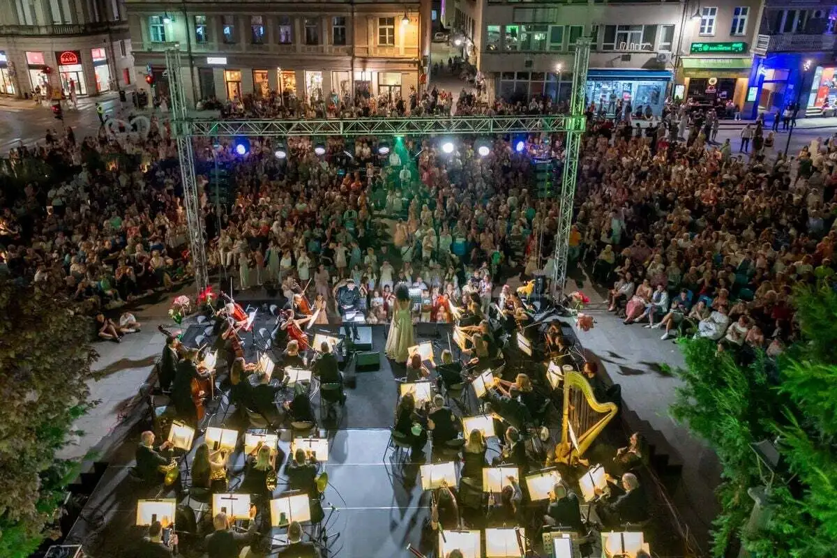 Kultura na ulice Disney čarolija 8 xxl