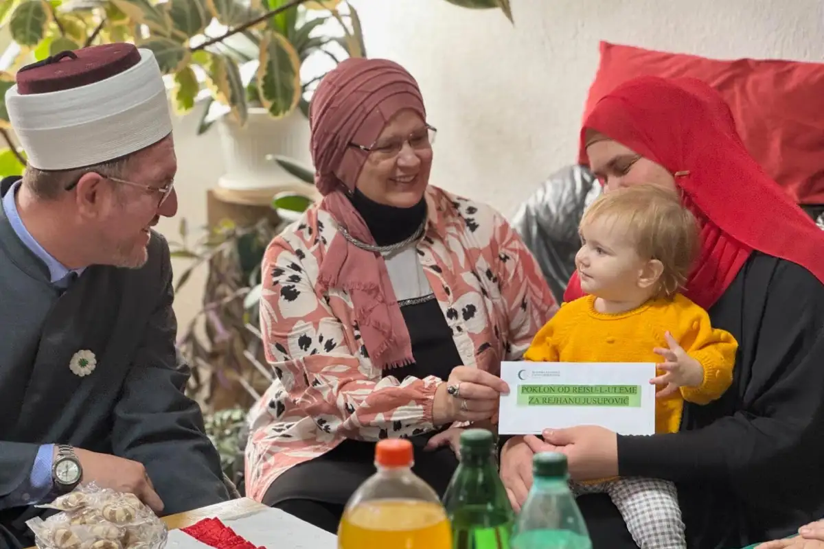 Reisul-ulema Kavazović darovao višečlane porodice u cilju podrške natalitetu/ Mina