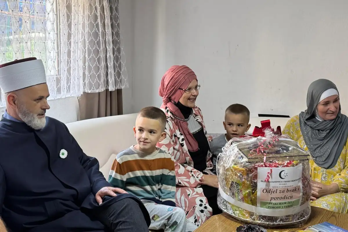 Reisul-ulema Kavazović darovao višečlane porodice u cilju podrške natalitetu/ Mina