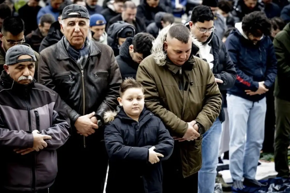 Bajram namaz svijet/ EPA-EFE