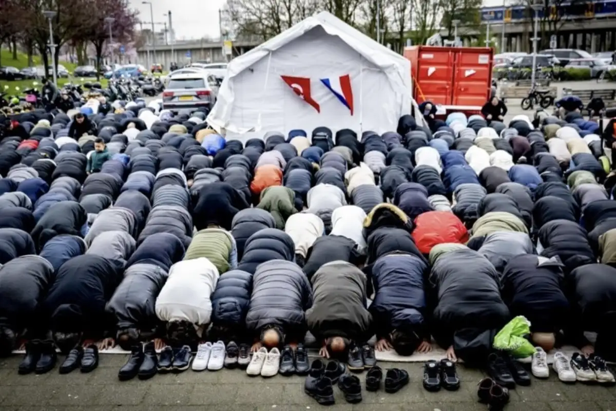 Bajram namaz svijet/ EPA-EFE