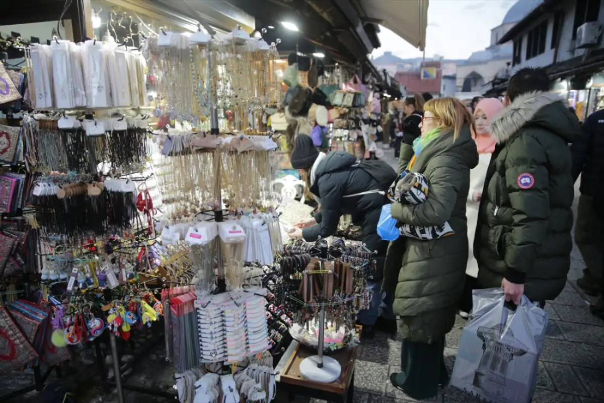 Turisti Bascarsia ulice Sarajevo 01 2026 1 AA