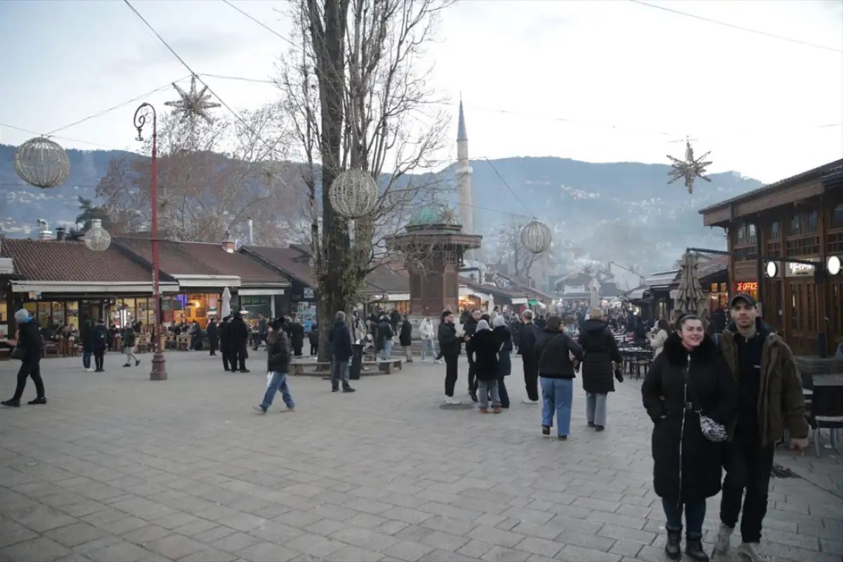 Turisti Bascarsia ulice Sarajevo 01 2026 3 AA