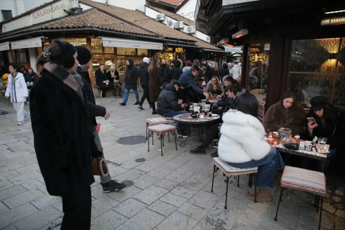 Turisti Bascarsia ulice Sarajevo 01 2026 5 AA