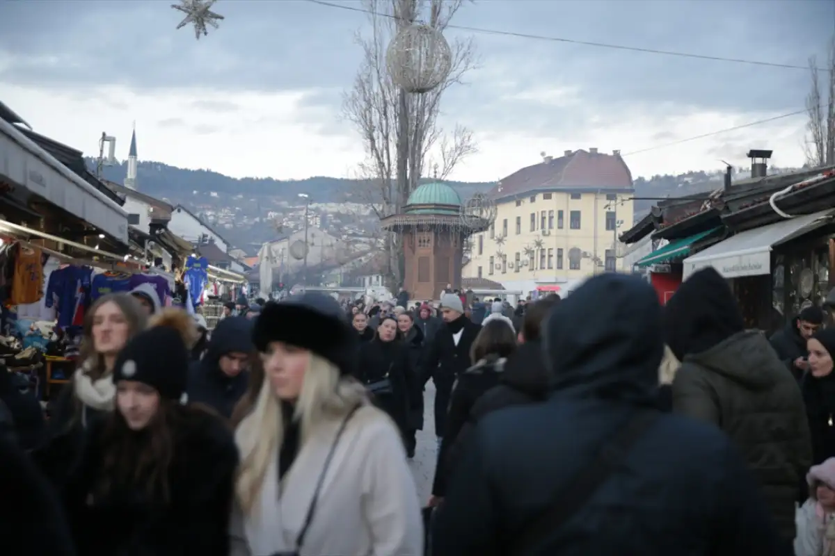 Turisti Bascarsia ulice Sarajevo 01 2026 6 AA