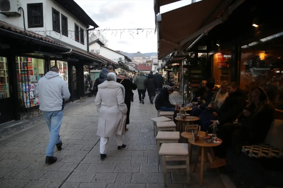 Turisti Bascarsia ulice Sarajevo 01 2026 8 AA