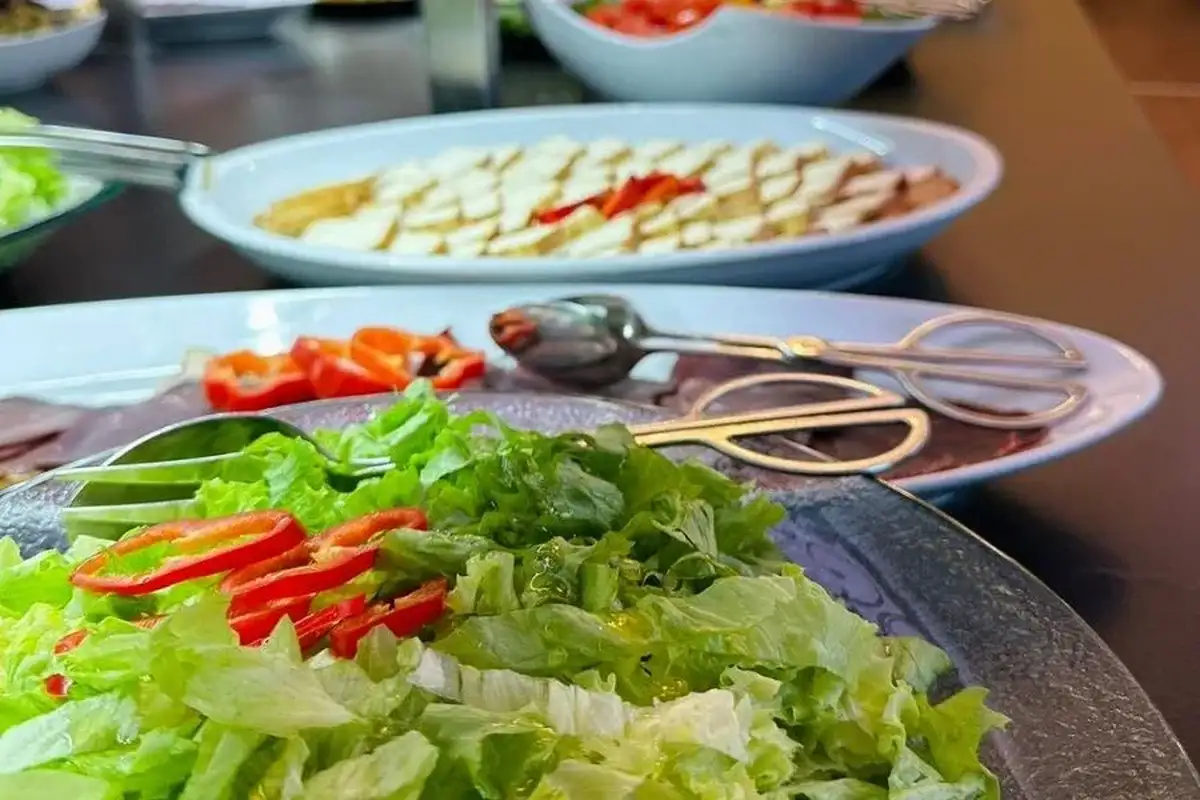 jelo hrana restoran Malak Farma