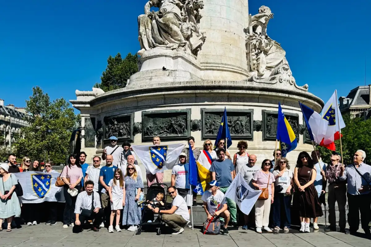 Pariz: Održan Marš mira i komemoracija u znak sjećanja na Srebrenicu