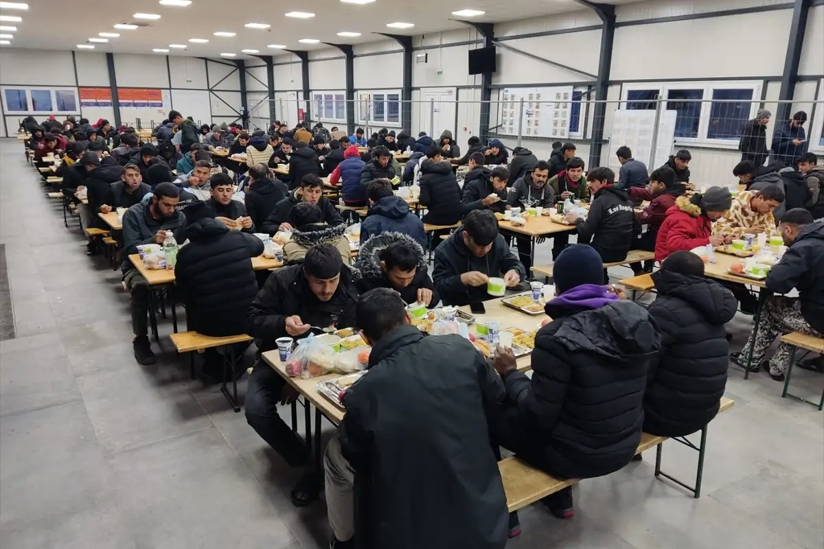 AA 20230406 30784738 30784731 BIH ORGANIZOVAN IFTAR ZA MIGRANTE U PPCU LIPA KOD BIHACA