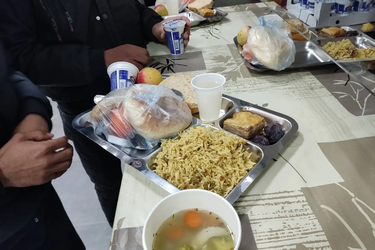 AA 20230406 30784738 30784730 BIH ORGANIZOVAN IFTAR ZA MIGRANTE U PPCU LIPA KOD BIHACA