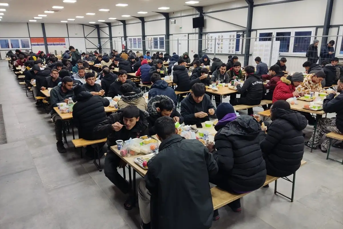 AA 20230406 30784738 30784728 BIH ORGANIZOVAN IFTAR ZA MIGRANTE U PPCU LIPA KOD BIHACA