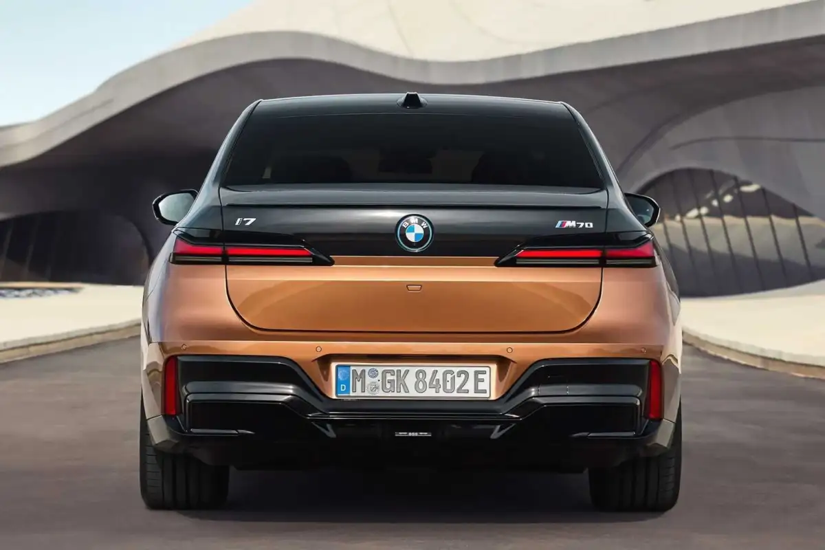 Bmw i7 4