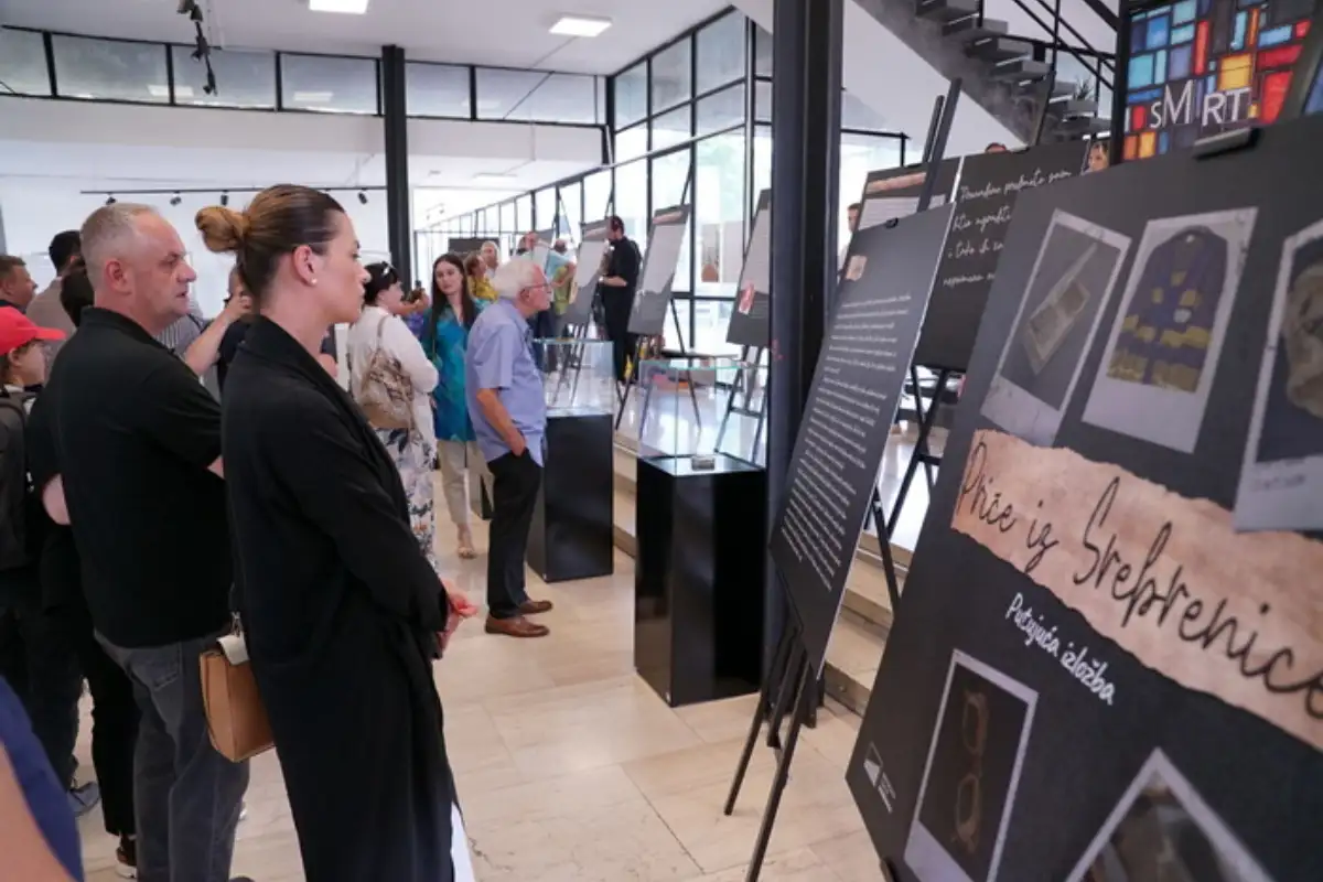 U sarajevu otvorena potresna izlozba price iz srebrenice srebrenica sa izlozba 06 64a30d4c70138