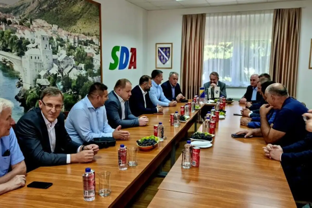 Izetbegovic u mostaru44