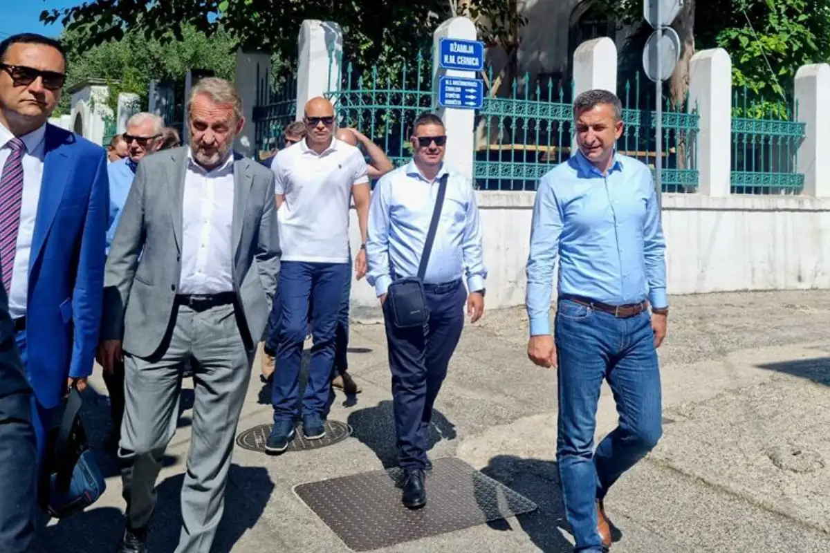 Izetbegovic u mostaru8