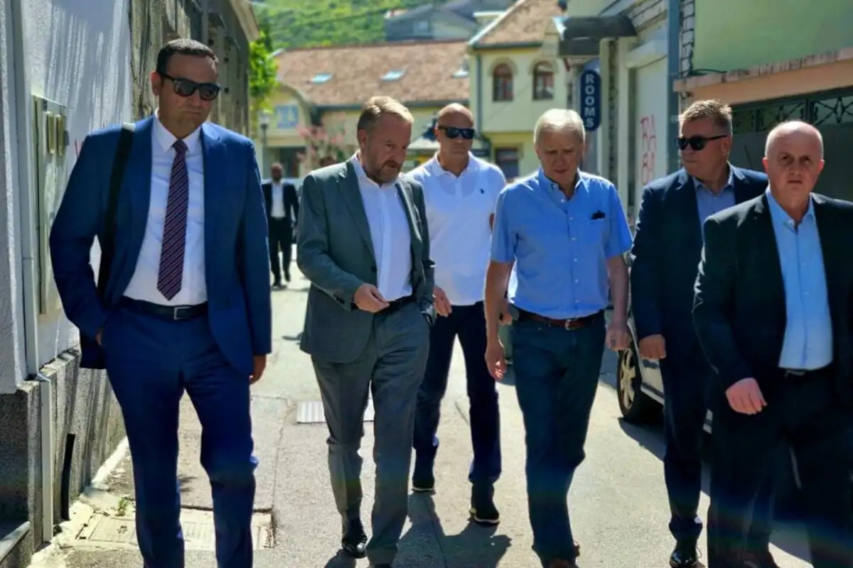 Izetbegovic u mostaru1