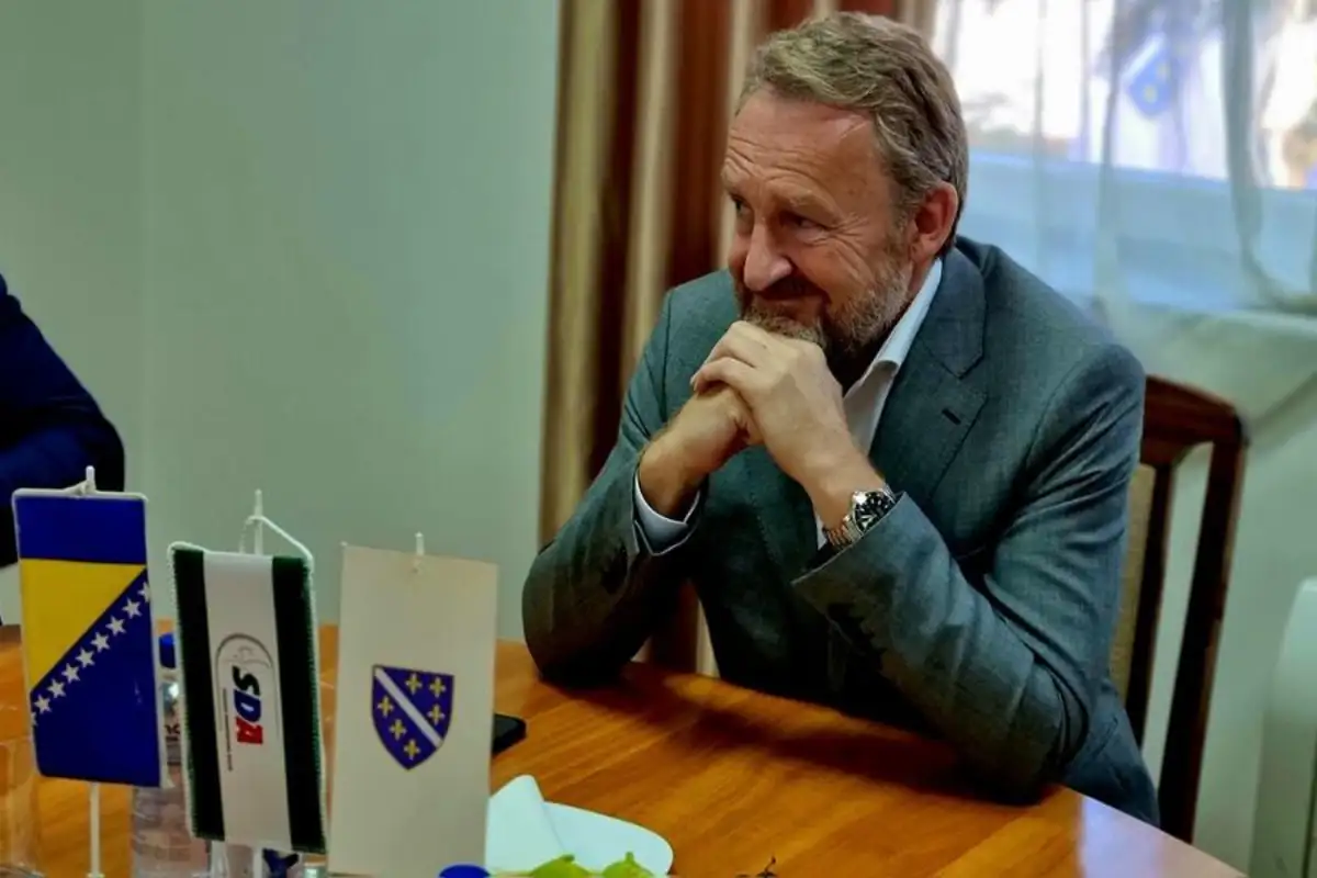 Izetbegovic u mostaru2