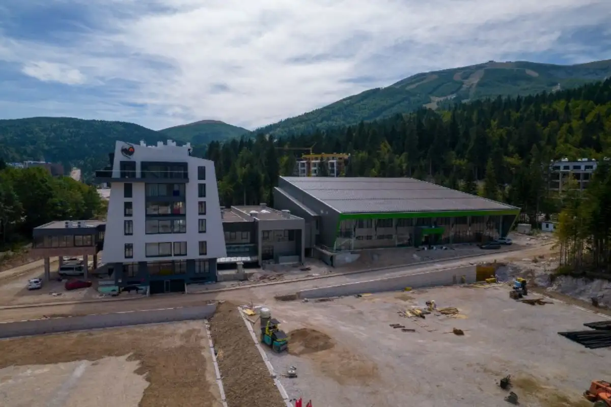 Bjelašnica. poslovno-sportskicentr Trnovo