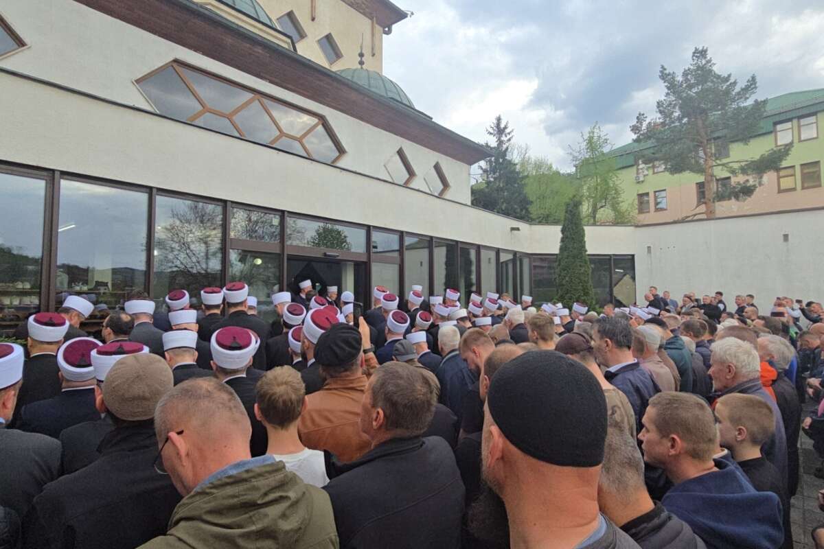 Harun Zahirovic Klanjana dzenaza 1