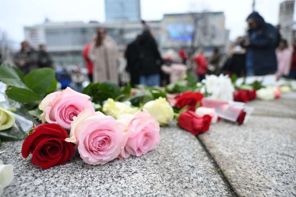Građani Sarajeva odao počast Ineli / Fena