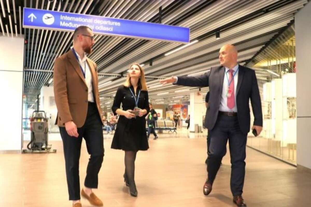 Ministar Mijatović tokom posjete aerodromu. Vlada KS