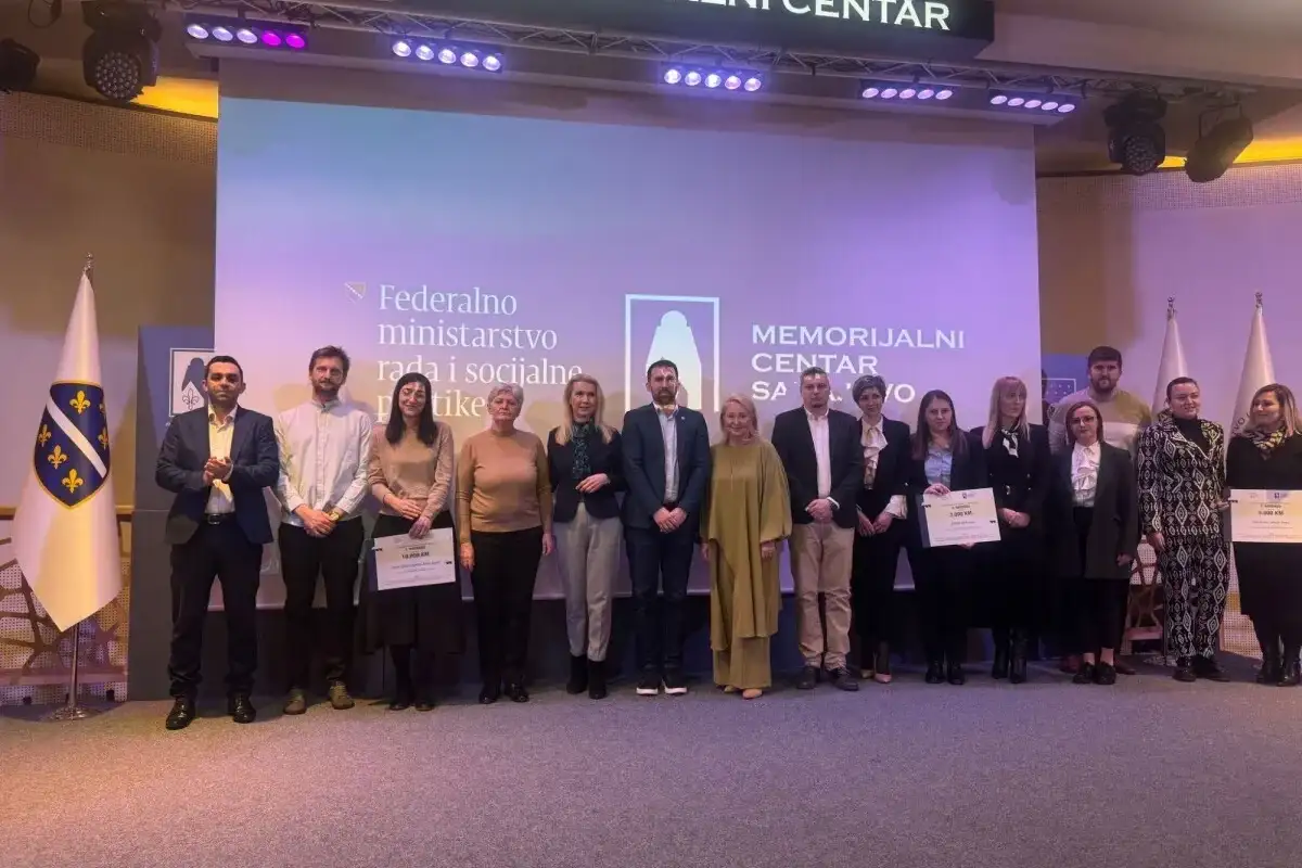 Prvi spomenik zrtvama ratnog zlocina silovanja u Bi H 7