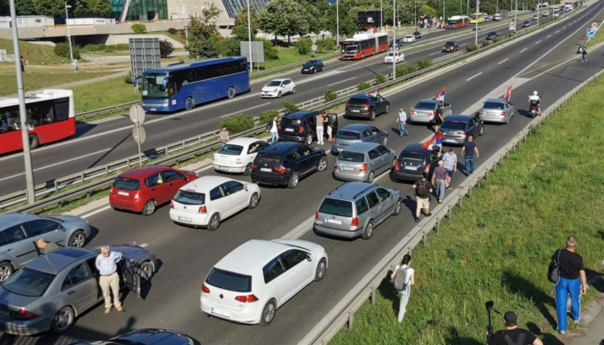 Blokada autoputa u beogradu protest srbija protiv nasilja rses 649efc941436b