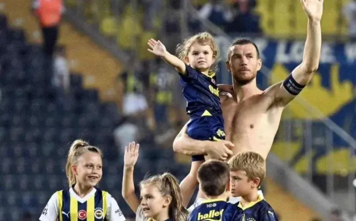 Edin dzeko djeca4884848 696x432