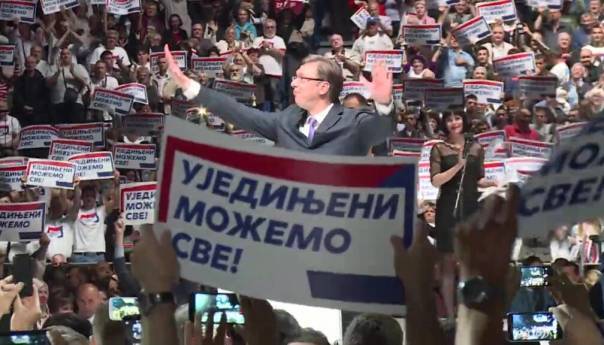 Vucic sprema 2 200 autobusa